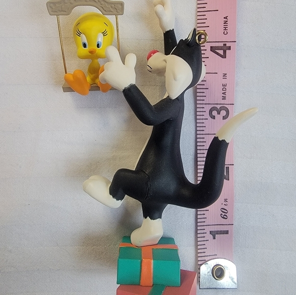 Hallmark Keepsake Sylvester and Tweety HANG - TOGETHER Christmas Ornament - Picture 4 of 7